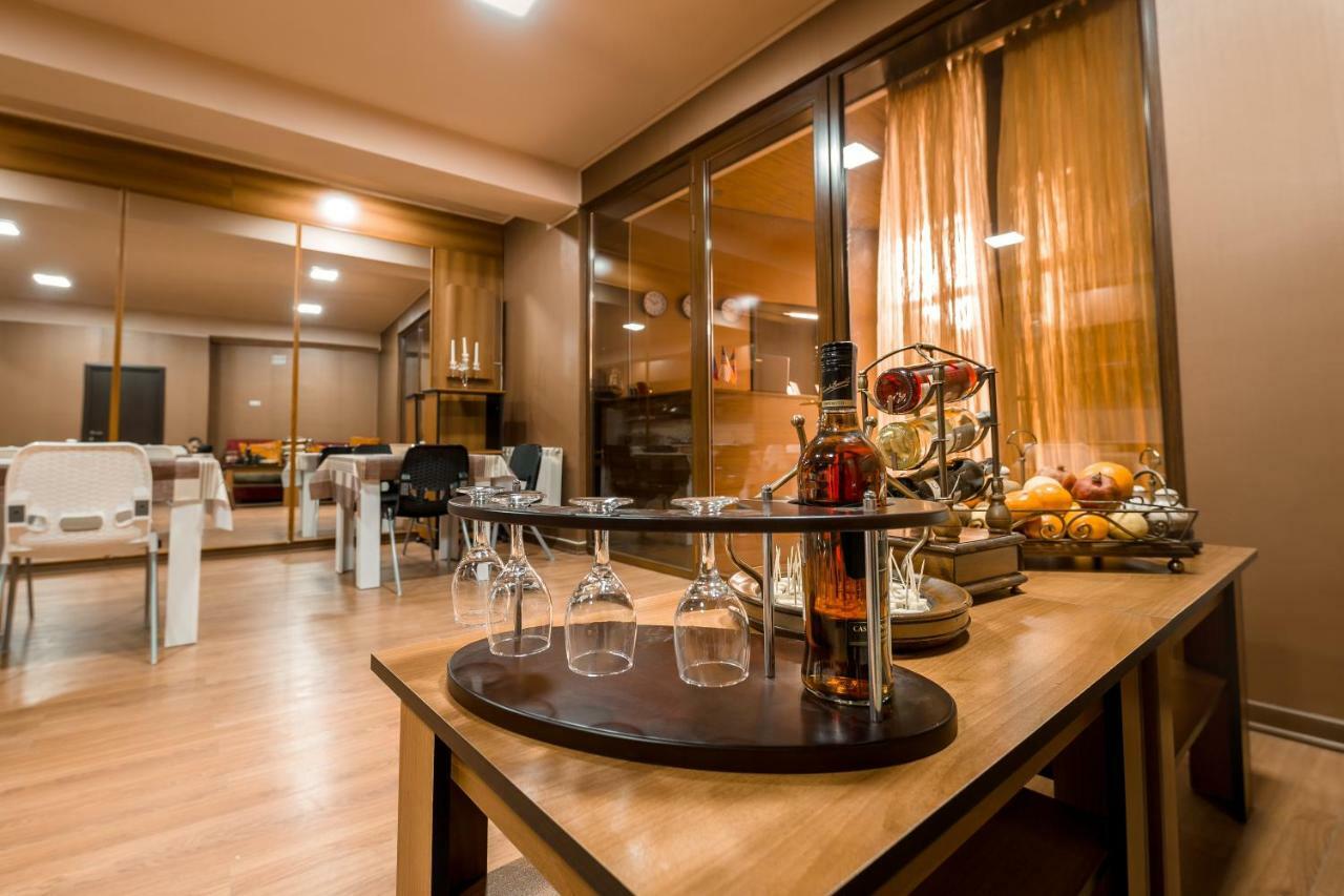 Aygestan Hostel Yerevan Ngoại thất bức ảnh