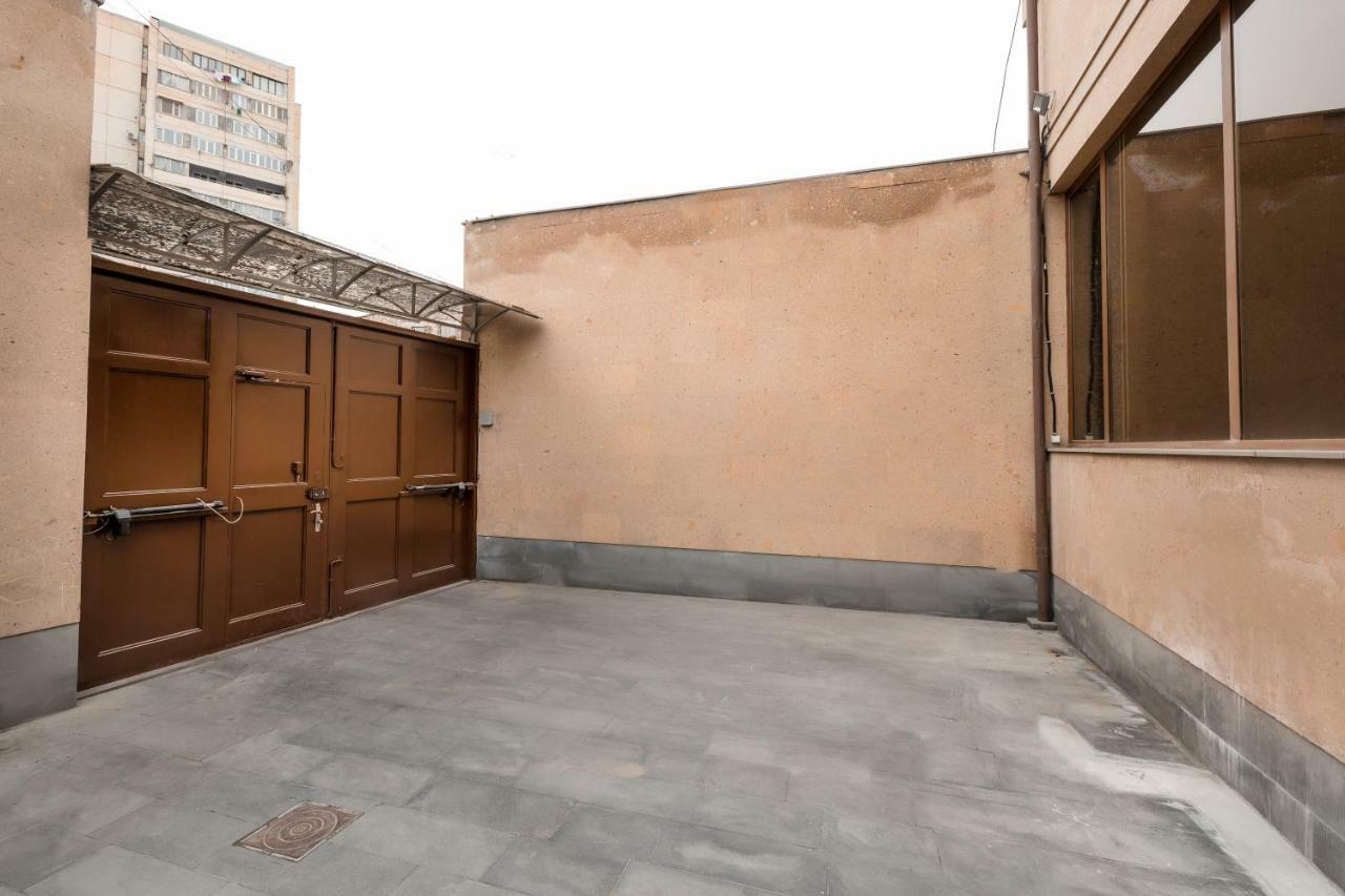 Aygestan Hostel Yerevan Ngoại thất bức ảnh
