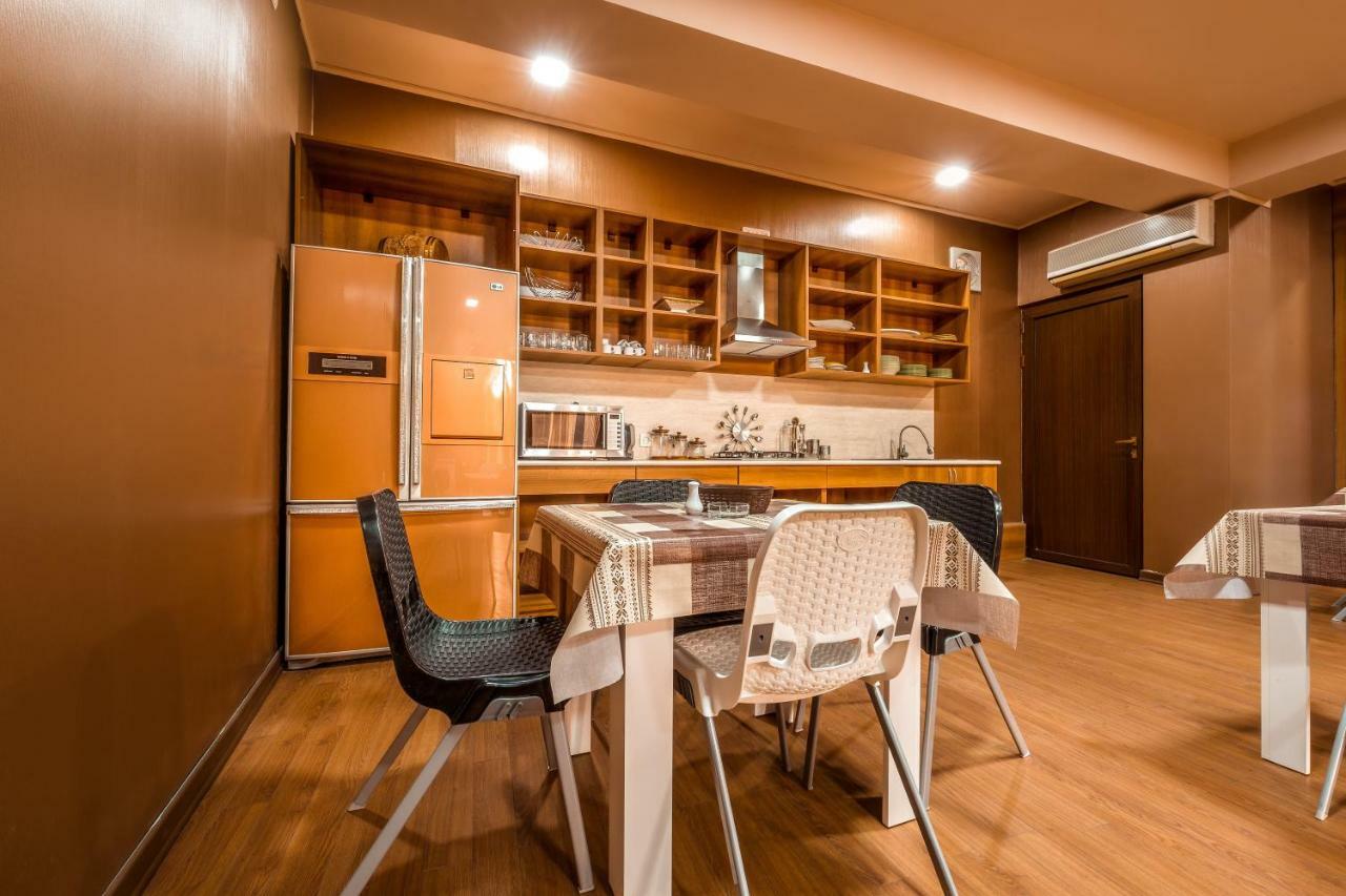 Aygestan Hostel Yerevan Ngoại thất bức ảnh